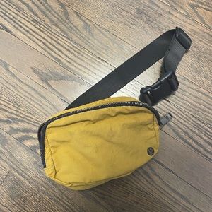 Lululemon everywhere belt bag
